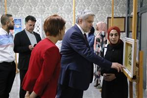 Hemşirelik Öğrencileri Resim Sergisi Açtı