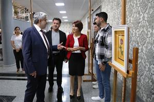 Hemşirelik Öğrencileri Resim Sergisi Açtı